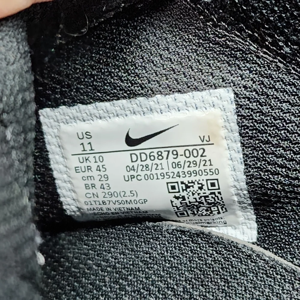 Nike Men's React Live SE Running Shoes -  11